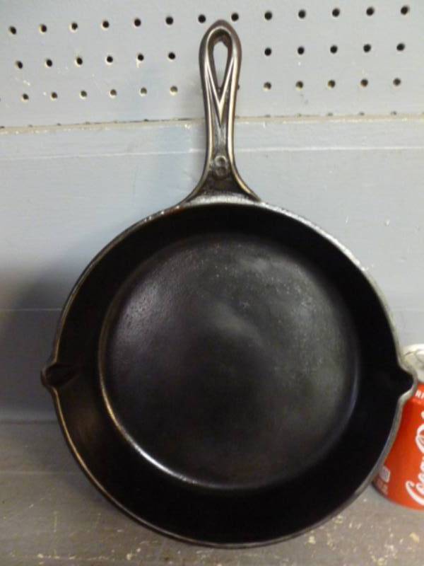 lot 53 image: Antique Cast Iron Pan