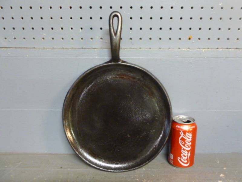 lot 55 image: Vintage Wagner Cast Iron Pan