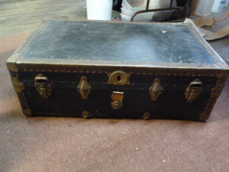 lot 67 image: Vintage Trunk