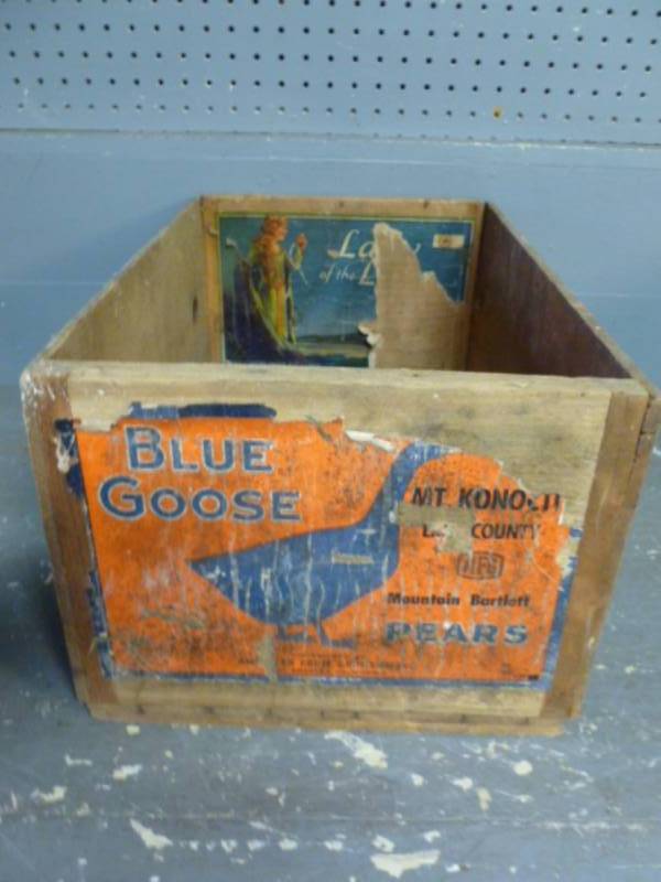 lot 72 image: Vintage Wooden Box