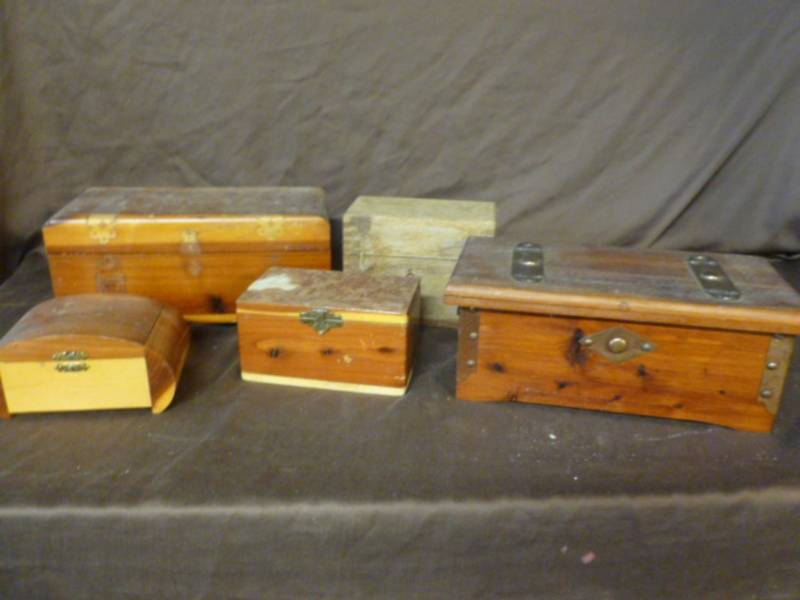lot 103 image: Vintage Keepsake Boxes