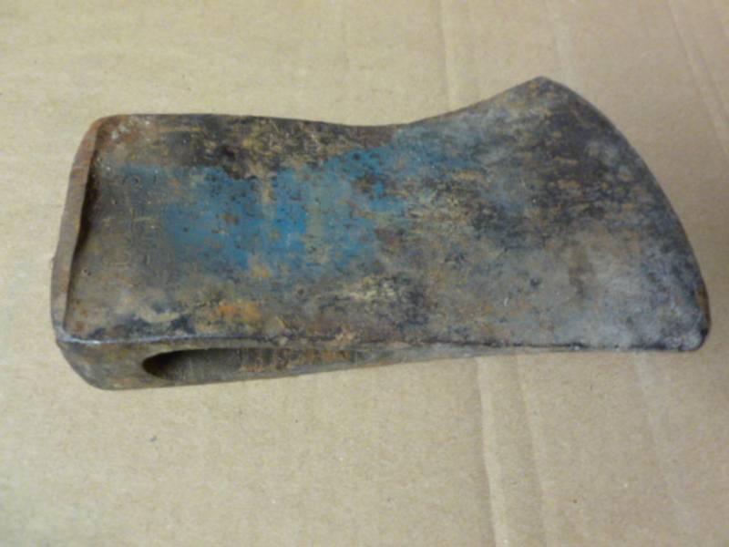 lot 105 image: Vintage Ax
