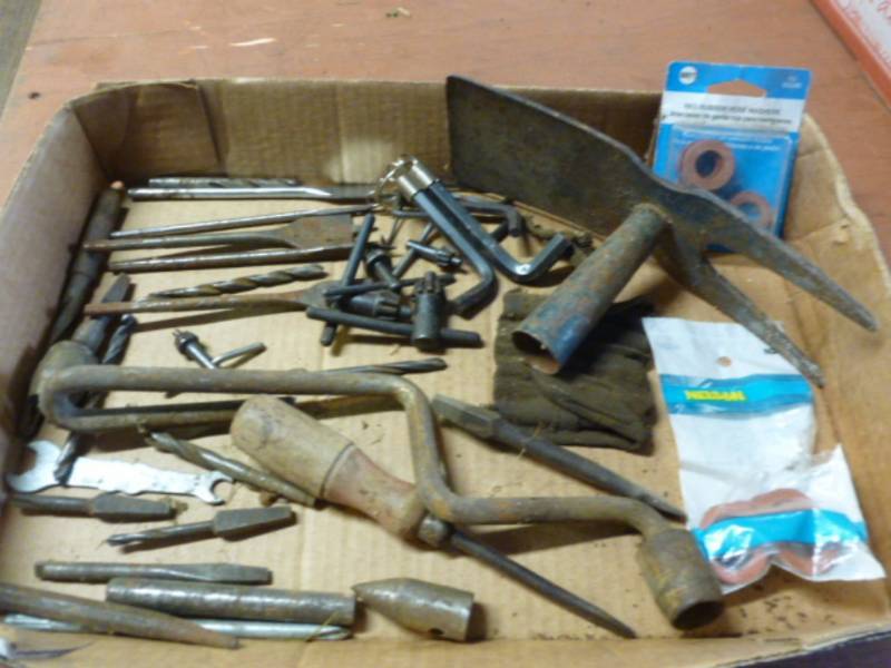lot 106 image: Tools