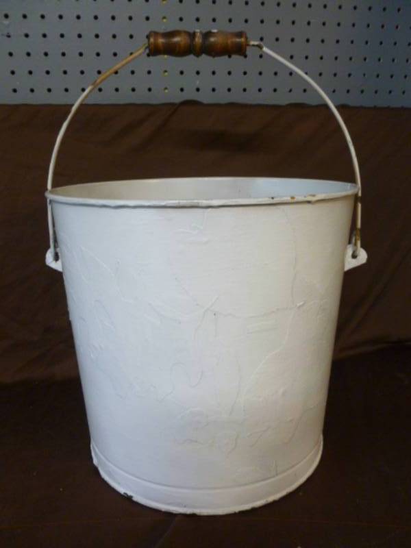 lot 117 image: Vintage Metal Pail