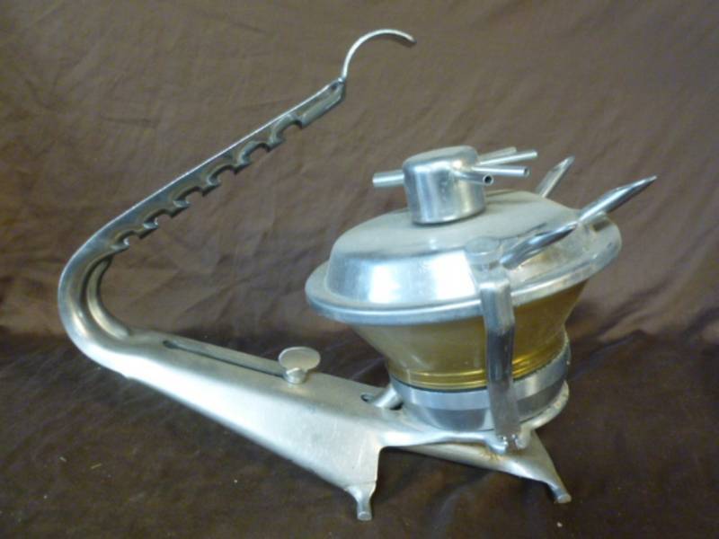 lot 124 image: Surge Milking Equipment