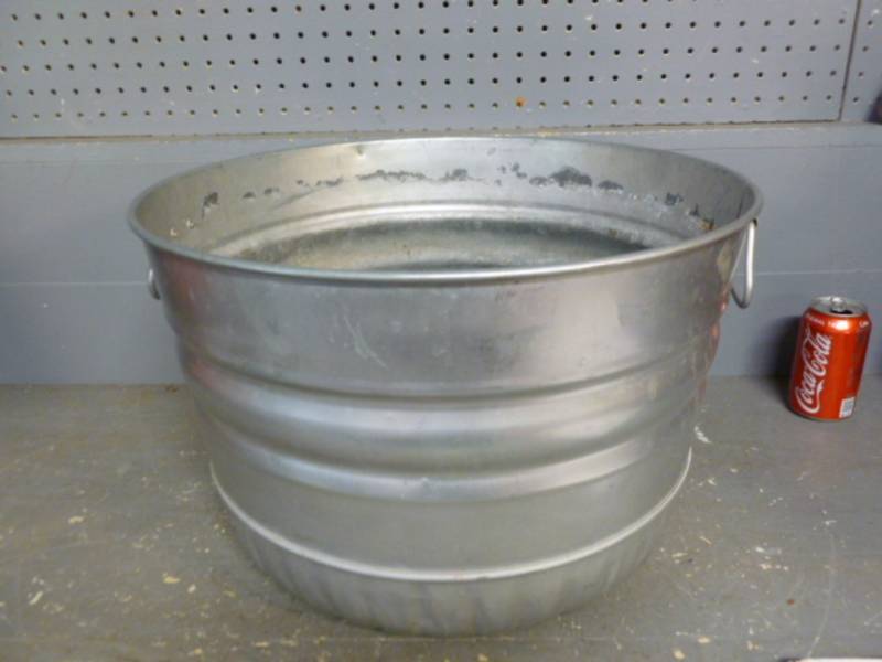 lot 128 image: Galvanized Steel Tub