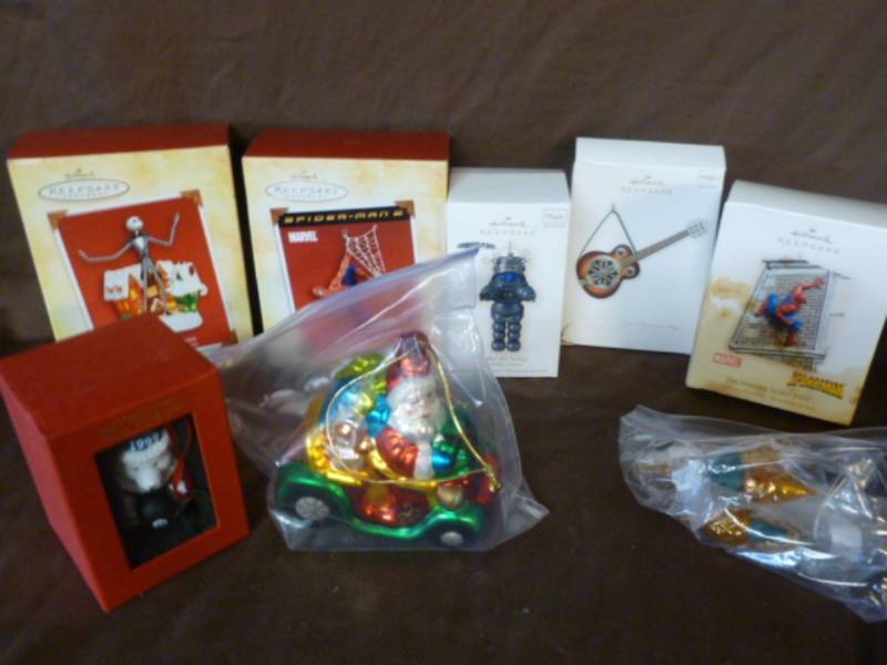 lot 138 image: Hallmark Ornaments