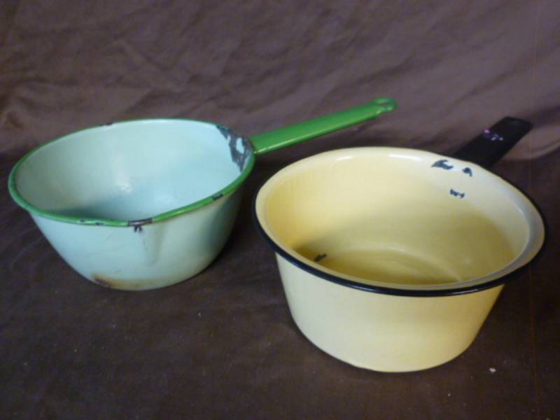 lot 148 image: Vintage Enamelware