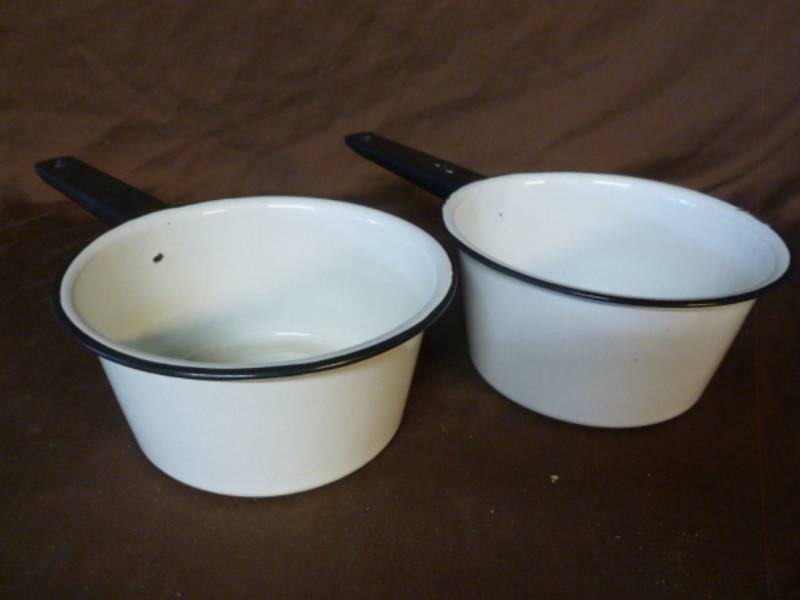 lot 149 image: Vintage Enamelware