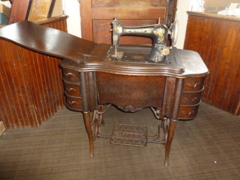 lot 151 image: Antique Treadle Sewing Machine