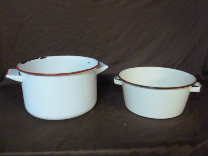 lot 152 image: Vintage Enamelware