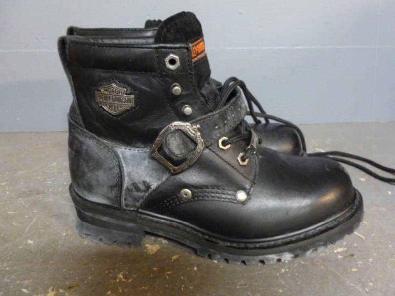 lot 156 image: Harley Davidson Boots