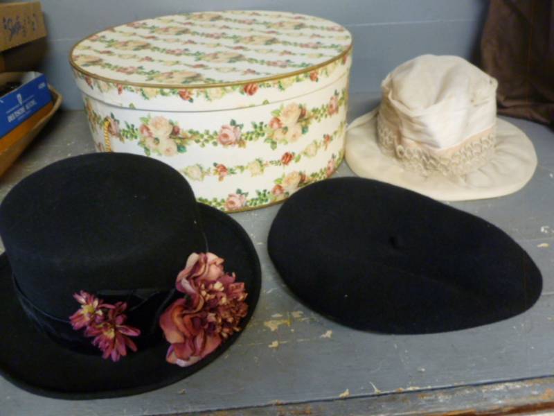 lot 164 image: Vintage Ladies Hats
