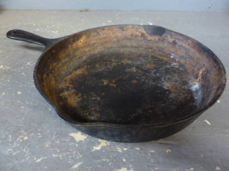 lot 171 image: Cast Iron Pan