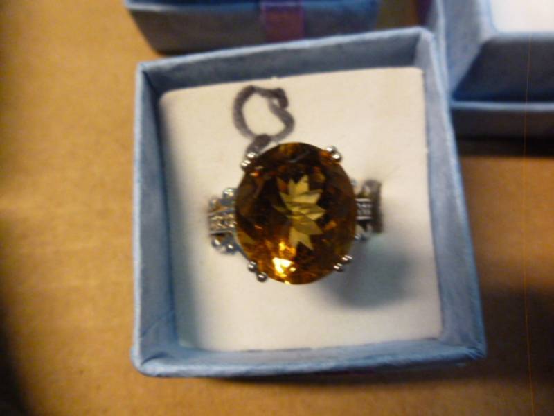lot 178 image: Ladies Ring