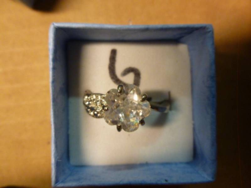 lot 179 image: Ladies Ring
