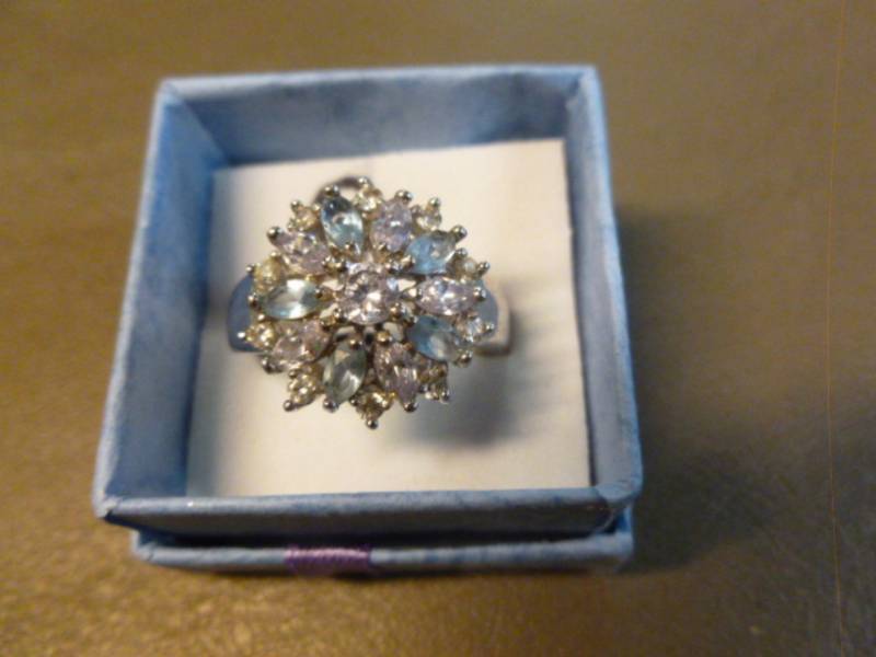 lot 181 image: Ladies Ring
