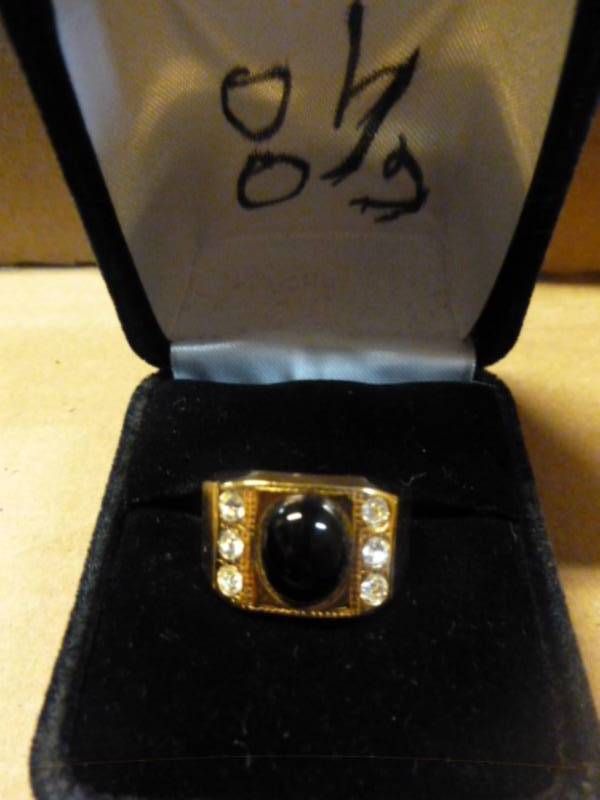 lot 184 image: Mens Ring