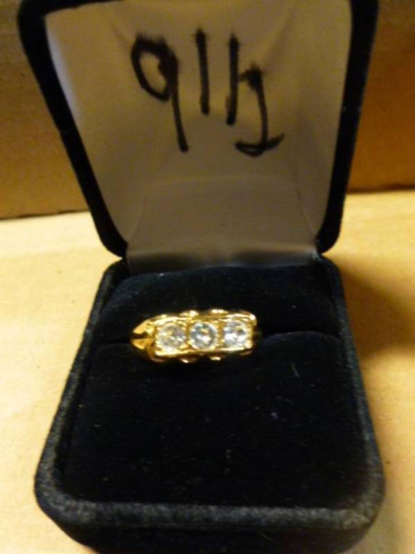 lot 185 image: Ladies Ring