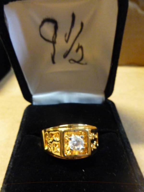lot 190 image: Mens Ring