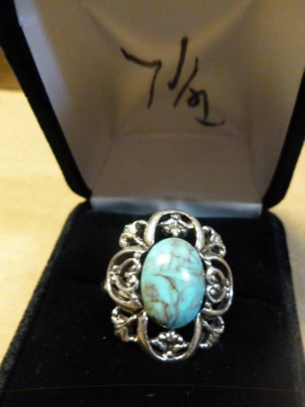 lot 194 image: Ladies Ring