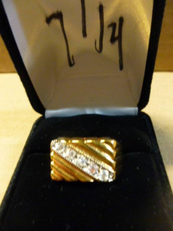 lot 200 image: Mens Ring