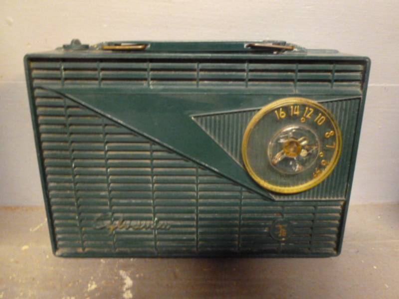 lot 214 image: Vintage Radio