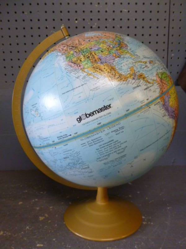 lot 228 image: Vintage Globe