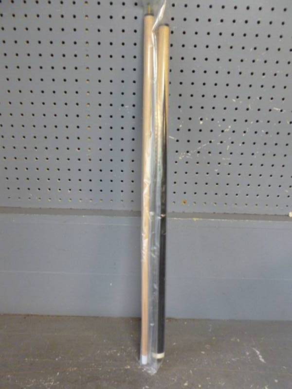 lot 232 image: New Pool Stick