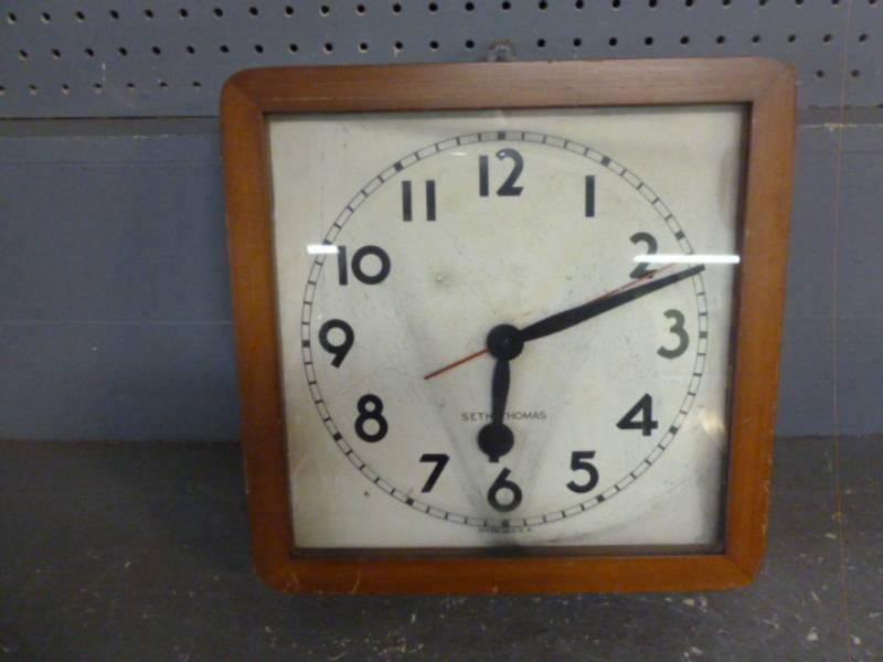 lot 234 image: Vintage Clock