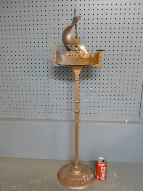 lot 237 image: Vintage Smoke Stand