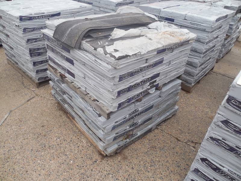 lot 15 image: (40) TAMKO  HERITAGE 30 YEAR SHINGLES IN  PEWTER