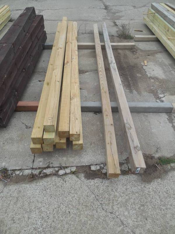 lot 167 image: (11) GREEN TREATED 4 X 4 X 10 POSTS