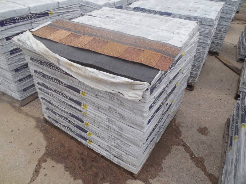 lot 2 image: (42) BUNDLES OF TAMKO HERITAGE 30 YEAR  SHINGLES IN  HARVEST GOLD