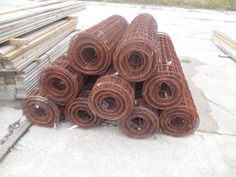 lot 178 image: 1 ROLL OF REINFORCING MESH 6 X 6 SQUARES AND ROLL IS 60 WIDE X 150 LONG
