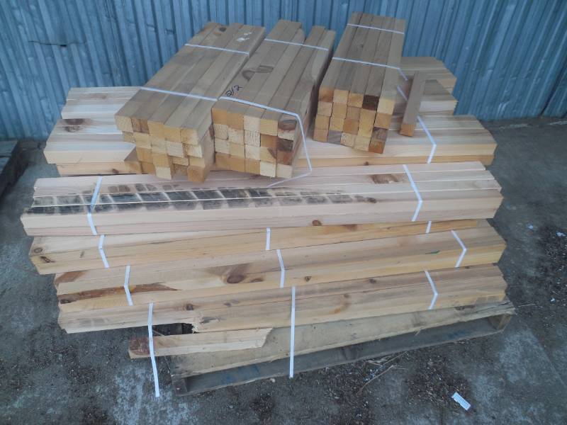 lot 212 image: (19) BUNDLES OF 2 X 2 X48  3 BUNDLES OF 2