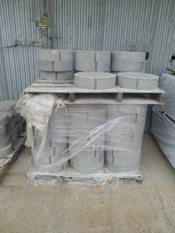 lot 216 image: (59) 4 in. x 16 in. x 16 in. Concrete Gray Round Pole Barn Block