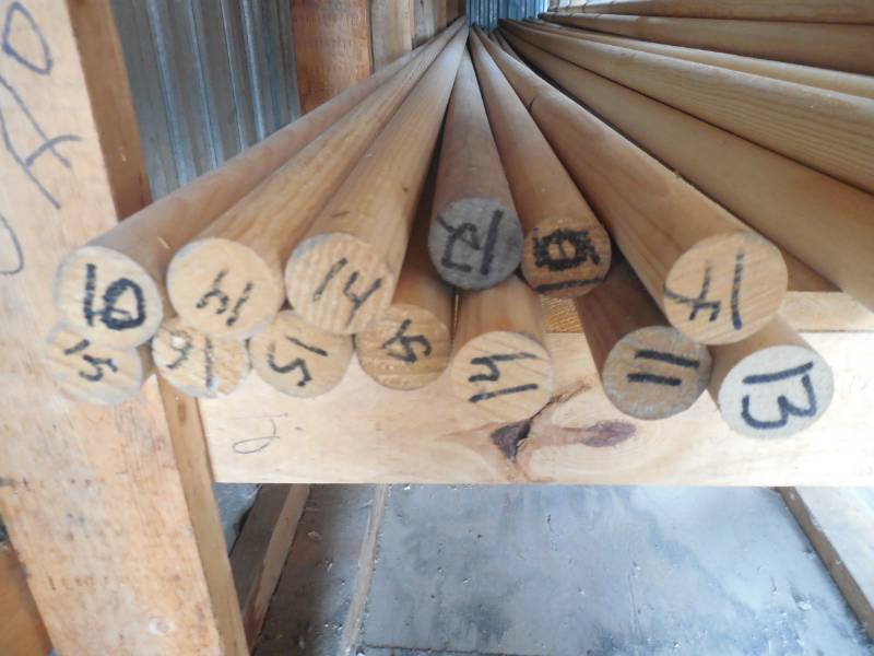 lot 240 image: 173 LINEAR FEET OF CLOSET ROD POLE