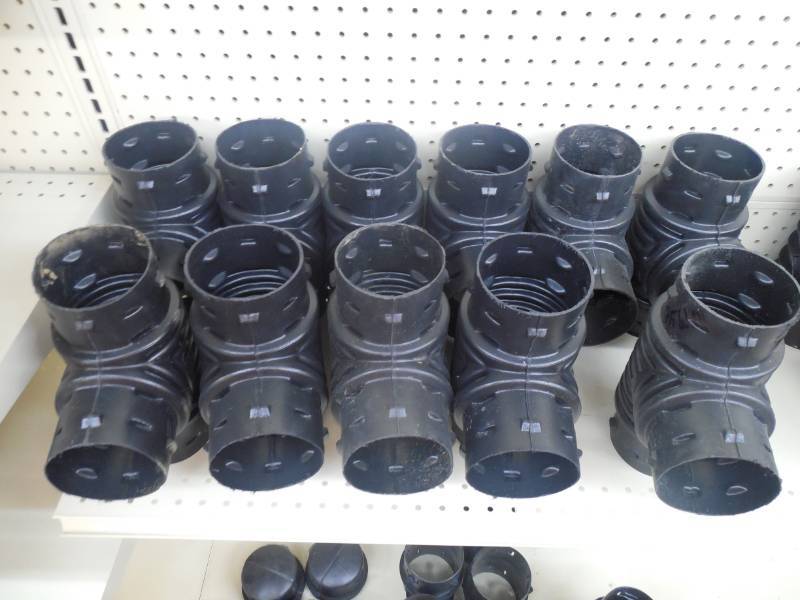 lot 256 image: (11) 4 Corrugated Drain Tile Tee