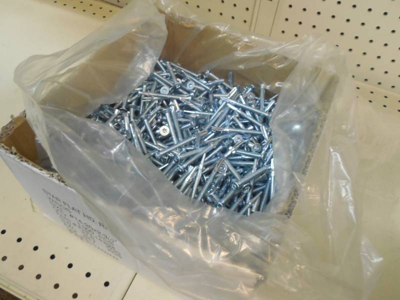 lot 259 image: PARTIAL BOX OF STAR FLAT SCREWS FOR TRAILER DECKING