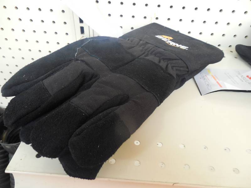 lot 295 image: NEW - BERNE LEATHER THINSULATE GLOVE - 3XL