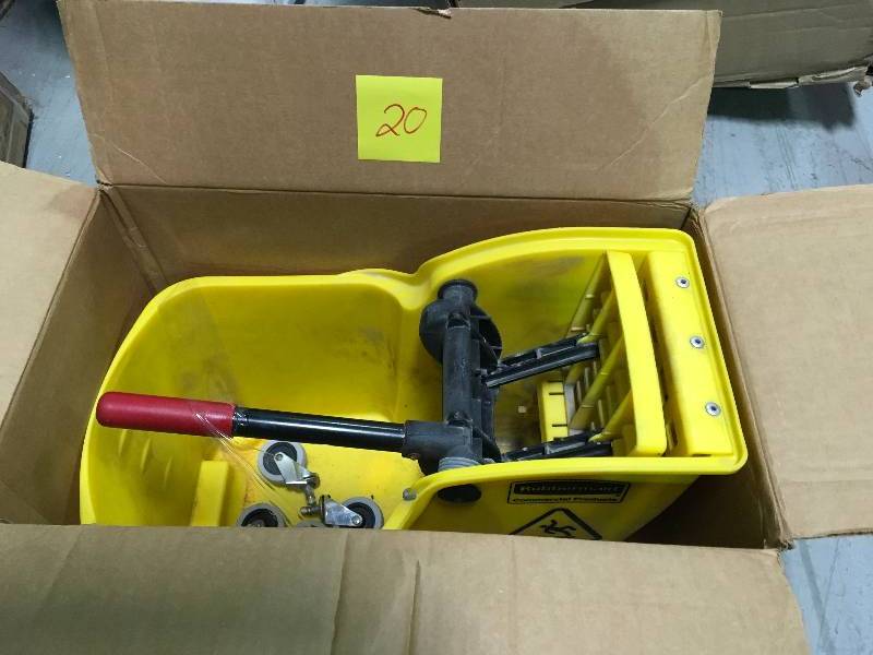 lot 20 image: Rubbermaid Tandem 7380 Bucket and Wringer Combo, Yellow, 31 qt. Used in good working cond.