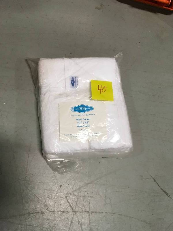 lot 40 image: 705 TOWELS FROM QUANTUM MILLS 27 IN X 54 IN BATH TOWELS WHITE 3 PCS New