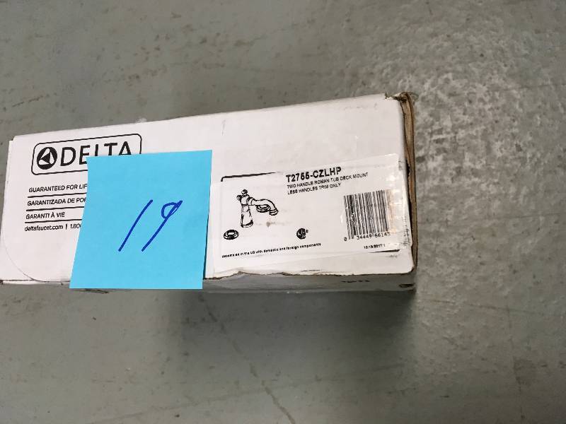 lot 19 image: Delta T2755 SSLHP Victorian Roman TubWhirlpool Faucet in Stainless in good conditions