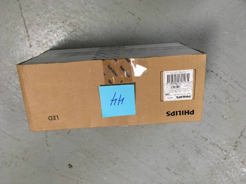 lot 44 image: 464198 LED Dimmable BR30 Light Bulb 650-Lumen, WH  12 LAMPS new