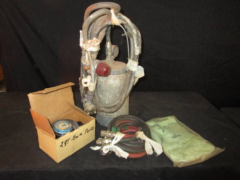 lot 181 image: Pint Gun and paint gun parts