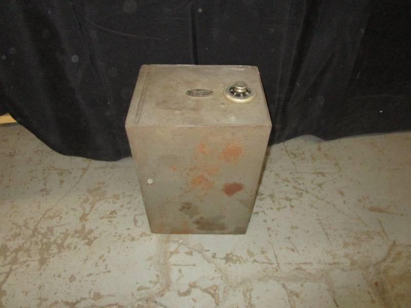 lot 186 image: Safe 12 X 9 12 X 18