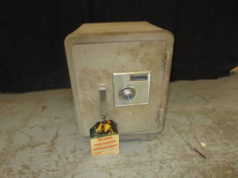 lot 187 image: Safe 17 X 17 12 X 24