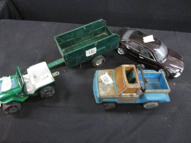lot 189 image: Antique Toy Trucks and Cars