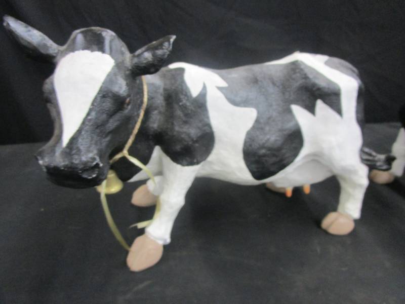 lot 1 image: 3 Large Cows 16 x 10